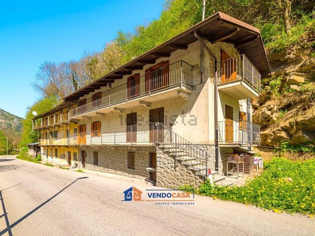 Case e ville in vendita di 243 m²