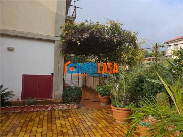 Case e ville in vendita di 243 m²
