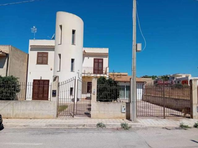 Case e ville in vendita di 243 m² in Via Cb 11