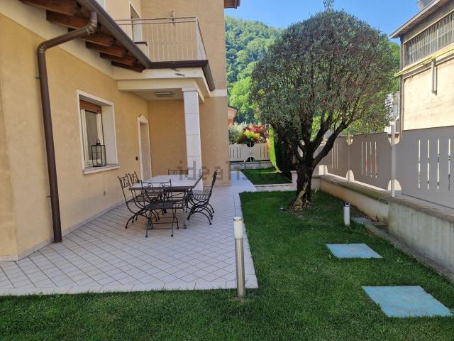 Case e ville in vendita di 243 m² in Via Gere