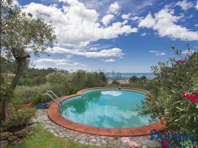 Case e ville in vendita di 243 m² in Via dei Colli