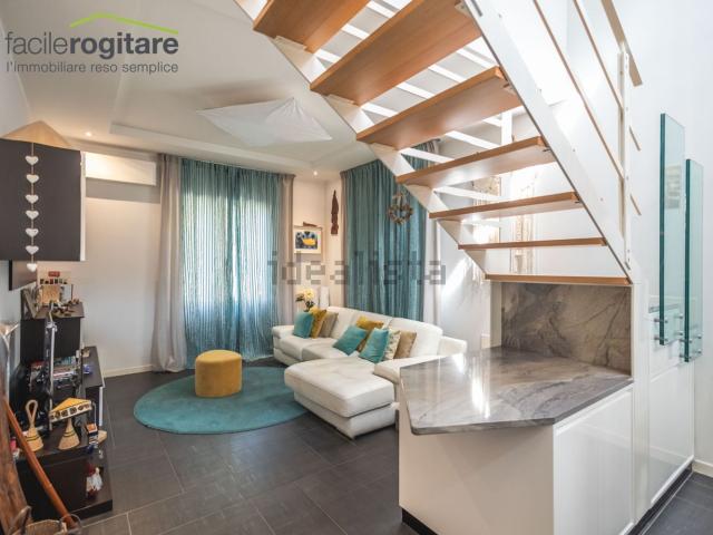 Case e ville in vendita di 243 m² in Via Diomede Forlani