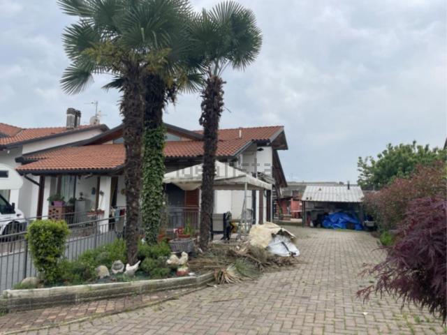 Case e ville in vendita di 243 m² in Via Fratelli Cairoli