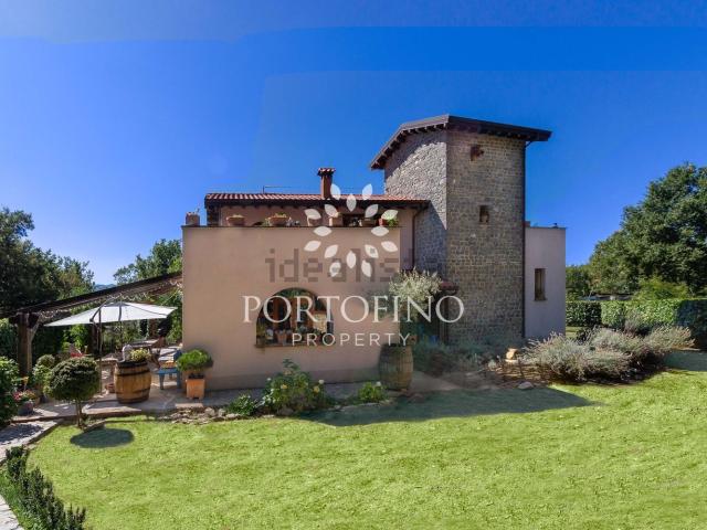 Case e ville in vendita di 243 m² in Via Licciana Nardi
