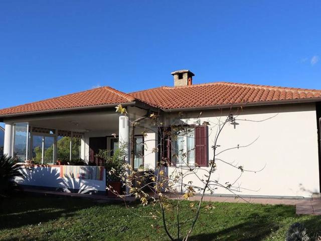 Case e ville in vendita di 244 m²