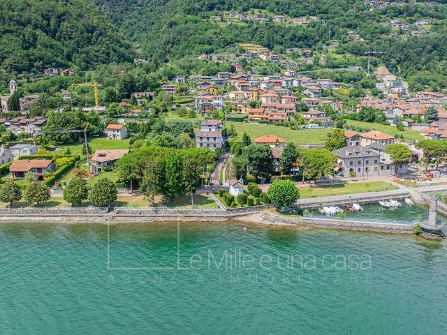 Case e ville in vendita di 244 m² in Via al Pontile, 26