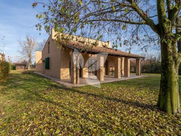 Case e ville in vendita di 244 m² in Via Argini Sud, 14