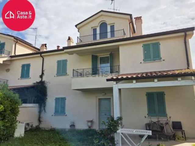 Case e ville in vendita di 244 m² in Via Gino Nibbi
