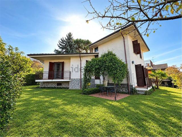 Case e ville in vendita di 244 m² in Via della Vigna, 32