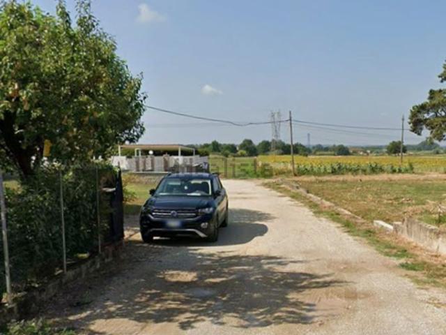 Case e ville in vendita di 244 m² in Via Frasso