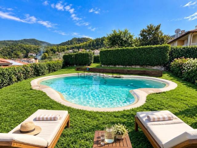 Case e ville in vendita di 244 m² in Via Mezza Terra, 34