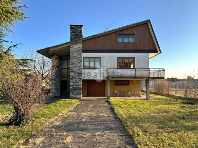 Case e ville in vendita di 244 m² in Via Pieve, 13
