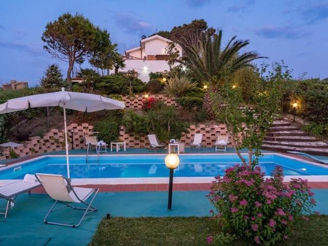 Case e ville in vendita di 245 m²