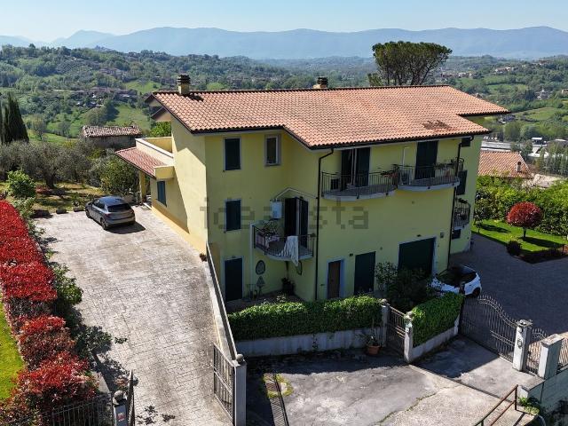 Case e ville in vendita di 245 m² in Via Costa delle Ghiaie