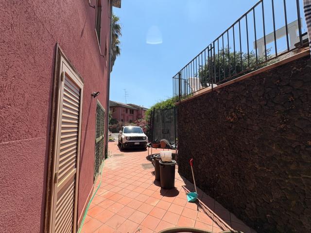 Case e ville in vendita di 245 m² in Via Cesare Pavese