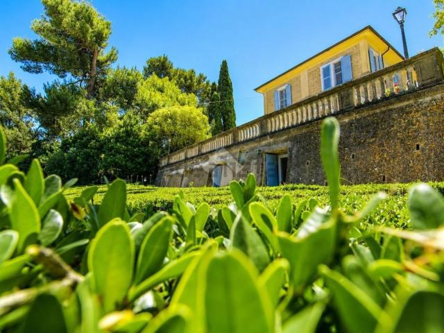 Case e ville in vendita di 245 m² in Via Abbadia, 16