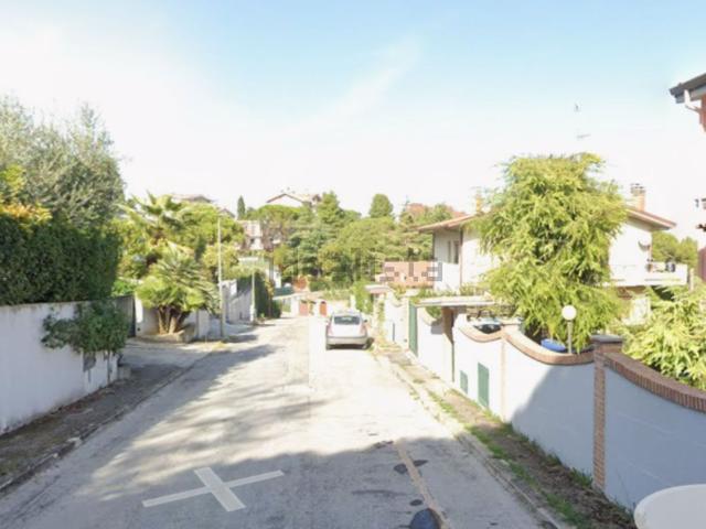Case e ville in vendita di 245 m² in Via Aspromonte