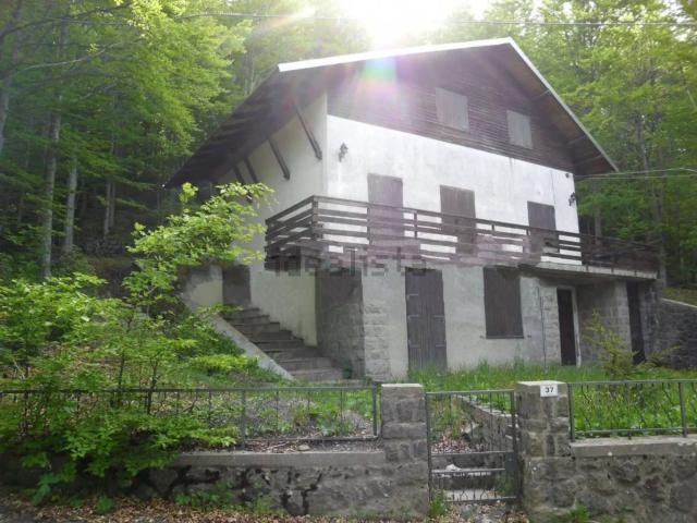 Case e ville in vendita di 245 m² in Via Bagatti