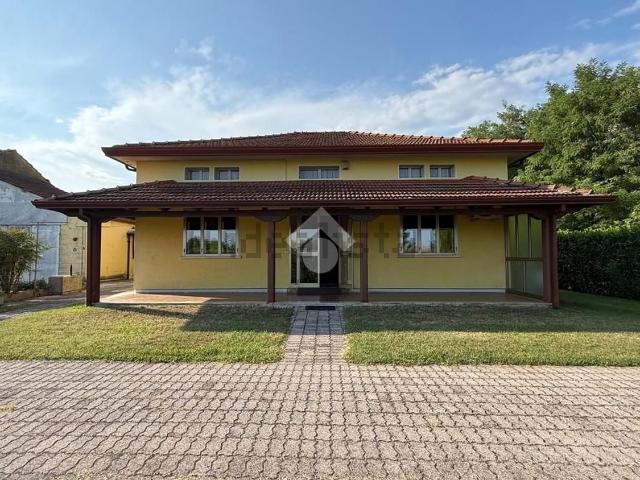 Case e ville in vendita di 245 m² in Via Galileo Ferraris, 4