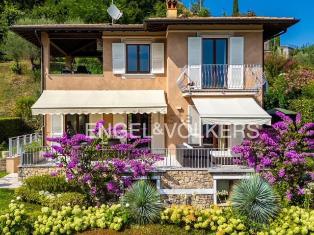 Case e ville in vendita di 245 m² in Via Filippini