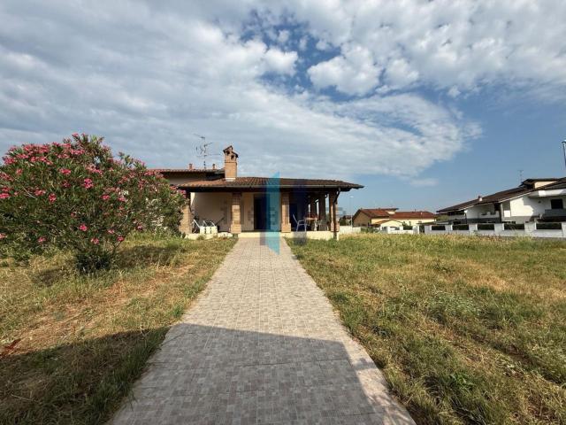 Case e ville in vendita di 245 m² in Via John Fitzgerald Kennedy, 10