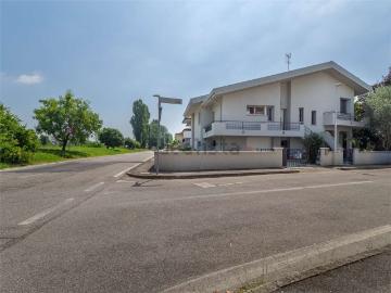 Case e ville in vendita di 245 m² in Via Libia, 1