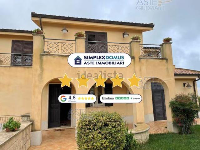 Case e ville in vendita di 245 m² in Via Modica Giarratana