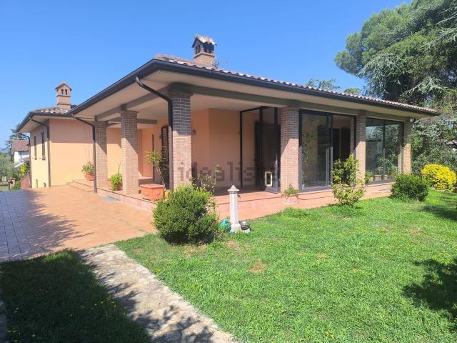 Case e ville in vendita di 245 m² in Via monte peglia
