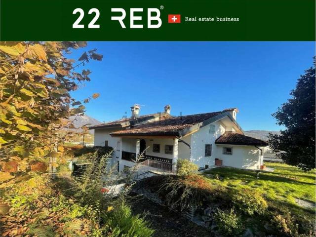 Case e ville in vendita di 245 m² in Via Safforze