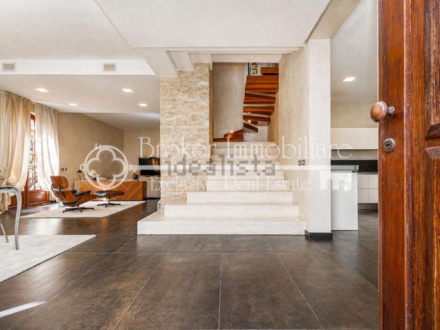 Case e ville in vendita di 245 m² in Via San Giovanni Bosco