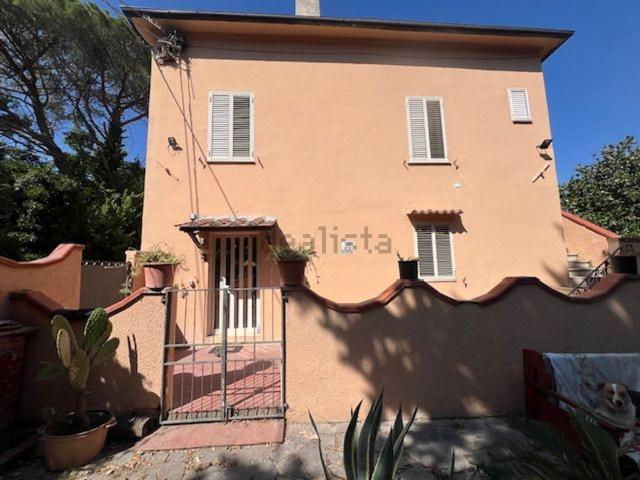 Case e ville in vendita di 245 m² in Via San Regolo, 3