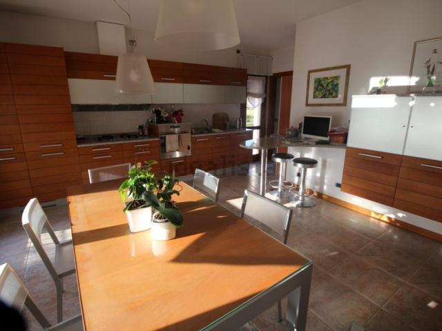 Case e ville in vendita di 245 m² in Via San Urbano