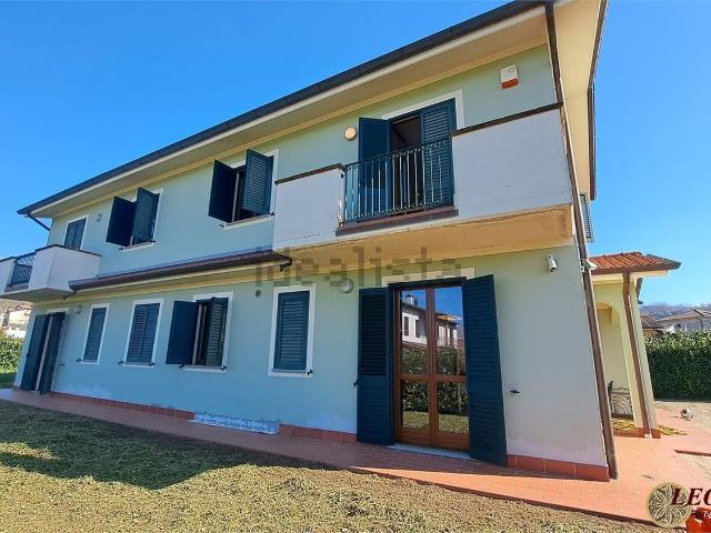 Case e ville in vendita di 245 m² in Via Piano di Mocrone, 20