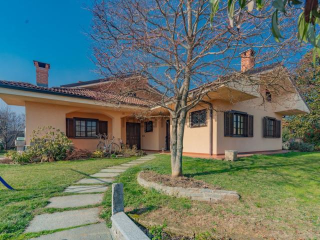Case e ville in vendita di 245 m² in Via Vecchia di Cuneo, 37