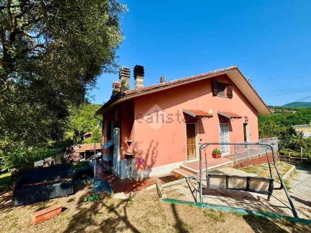 Case e ville in vendita di 245 m² in Via Vittorio Bachelet, 12