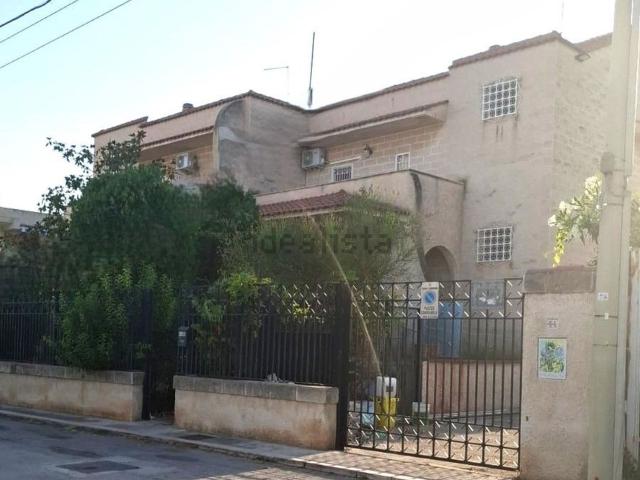 Case e ville in vendita di 245 m² in Viale Cardinale B. della Cueva, 44