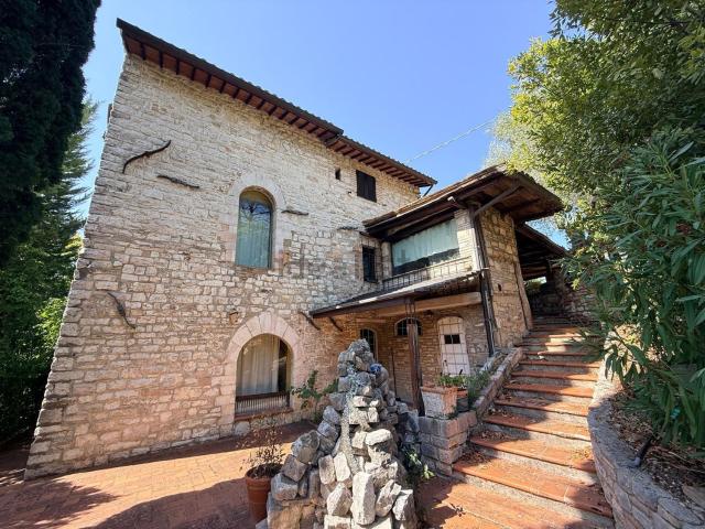 Case e ville in vendita di 245 m² in Viale Guglielmo Marconi