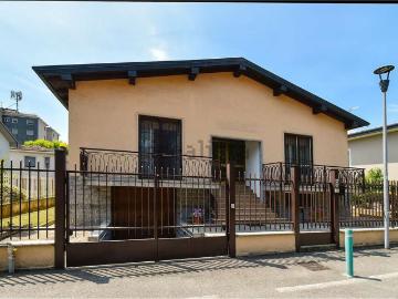 Case e ville in vendita di 245 m² in Via Fratelli Cervi, 26