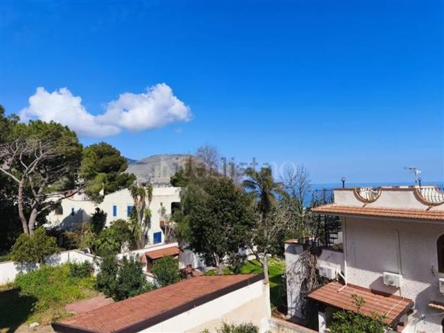 Case e ville in vendita di 245 m² in Lungomare Cristoforo Colombo