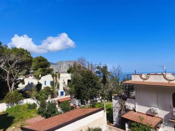 Case e ville in vendita di 245 m² in Lungomare Cristoforo Colombo