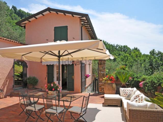 Case e ville in vendita di 246 m²