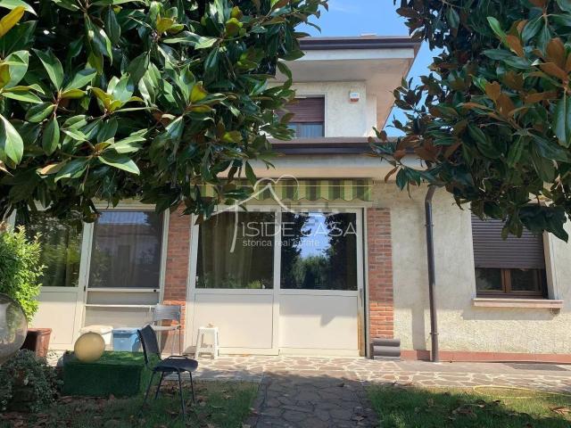 Case e ville in vendita di 246 m²