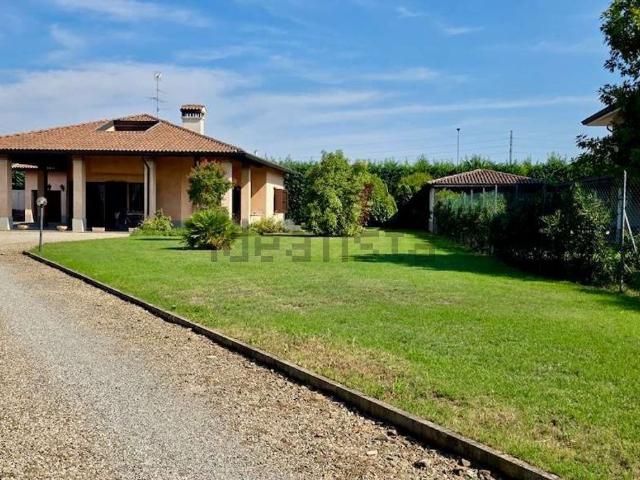 Case e ville in vendita di 246 m² in Via Canale dell&apos Erba, 19