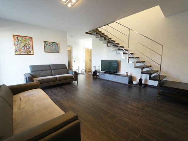 Case e ville in vendita di 246 m² in Via Cantalupo, 289