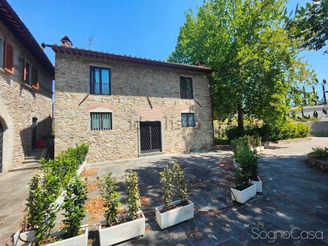Case e ville in vendita di 246 m² in Via Chiantigiana, 36