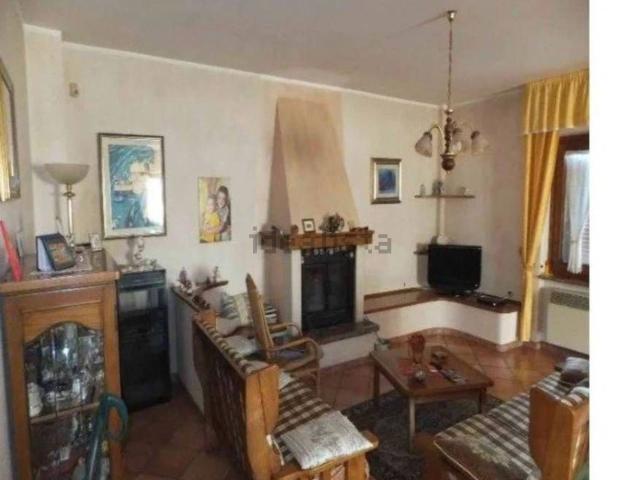 Case e ville in vendita di 246 m² in Via Monte San Marino, 15