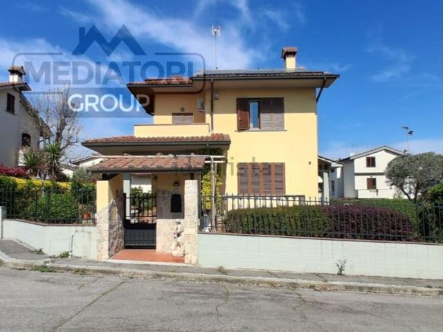 Case e ville in vendita di 246 m² in Via Masaccio