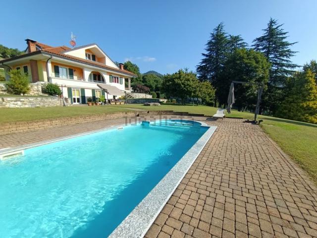 Case e ville in vendita di 246 m² in Via Nuova Intra Premeno
