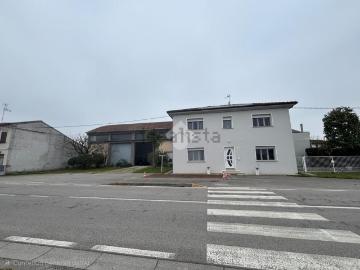 Case e ville in vendita di 246 m² in Via Savarna, 101