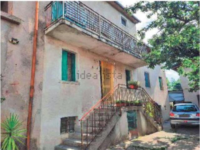 Case e ville in vendita di 246 m² in Via Ronzani